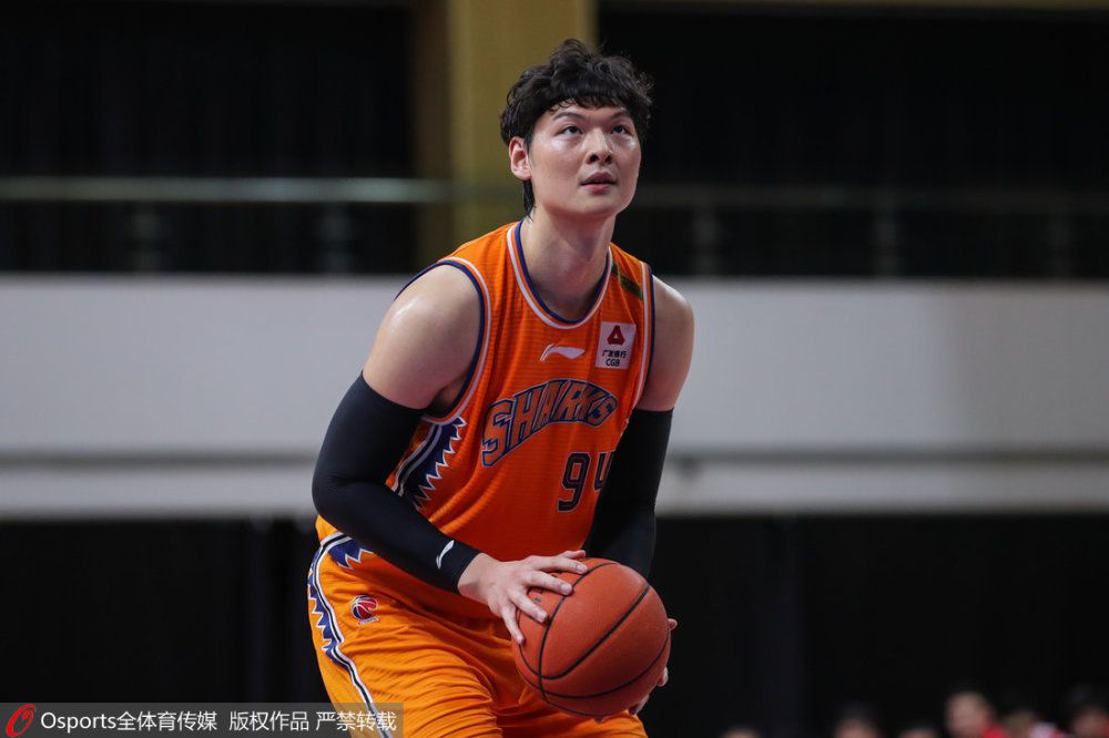 不知火舞被三个小孩
